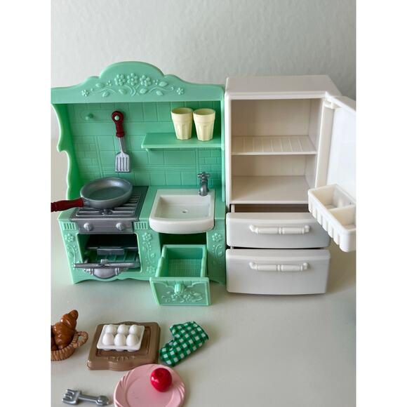Kitchen Green White Calico Critters Sylvanian Families Mixed Accessory Toy Lot - Picture 6 of 7